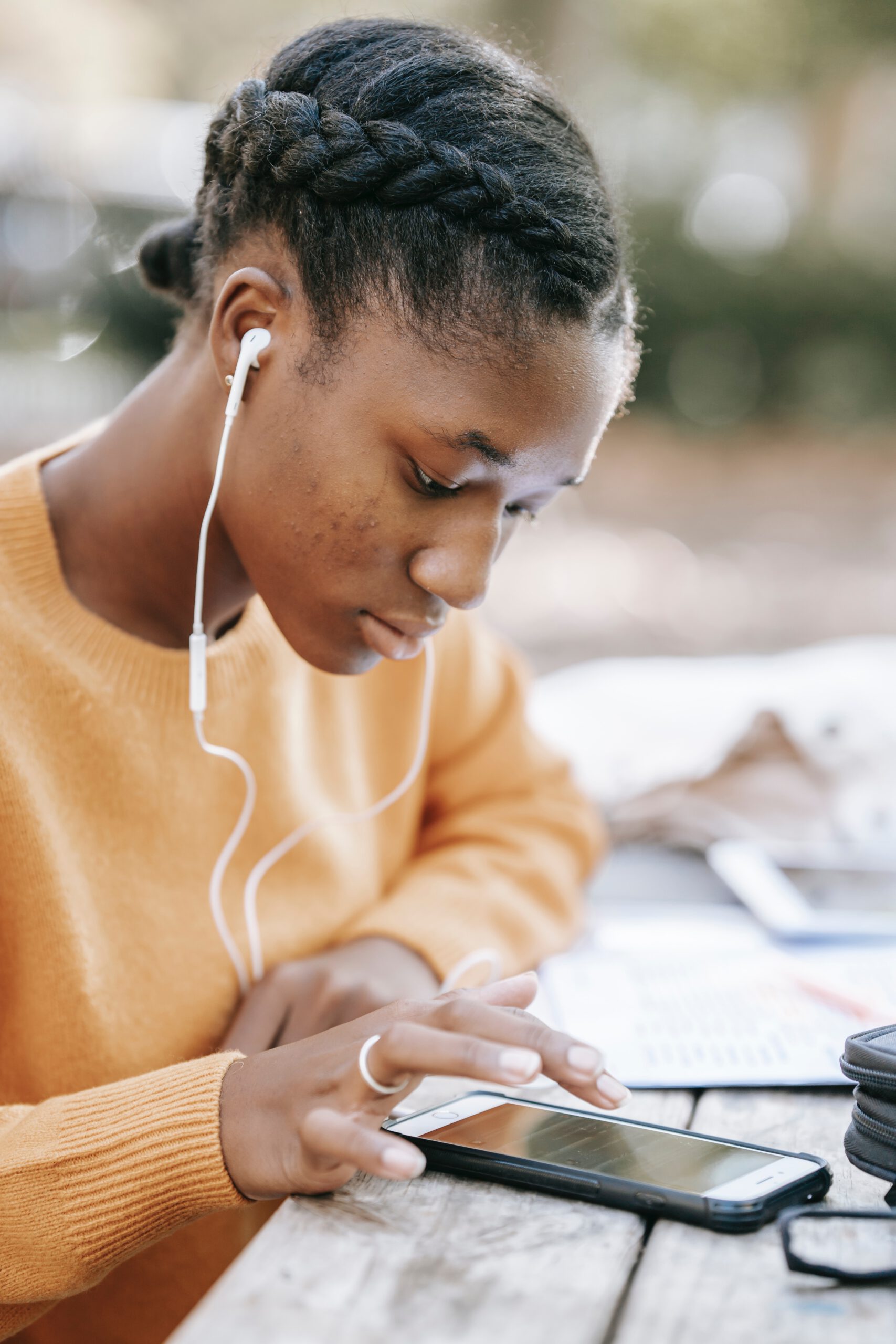 A woman getting into contact with someone through text.